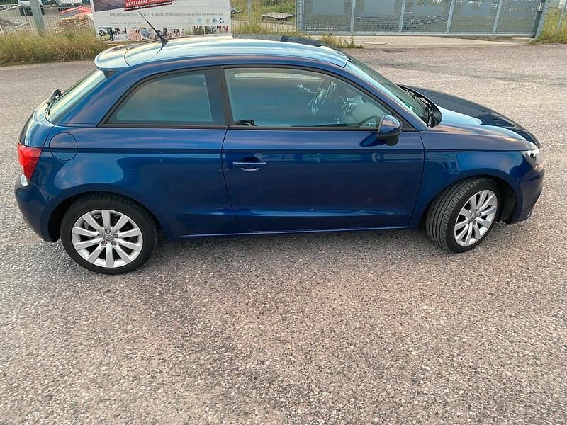 Gebraucht Audi A1 86 PS (63 kW) 2012 Blau Kleinwagen