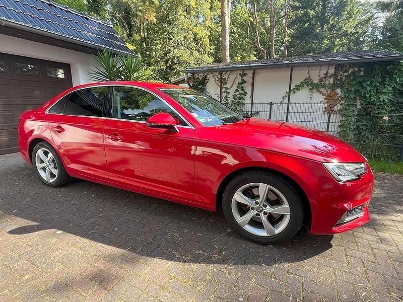 Gebraucht Audi A4 Sport 190 PS (139 kW) 2019 Rot Limousine