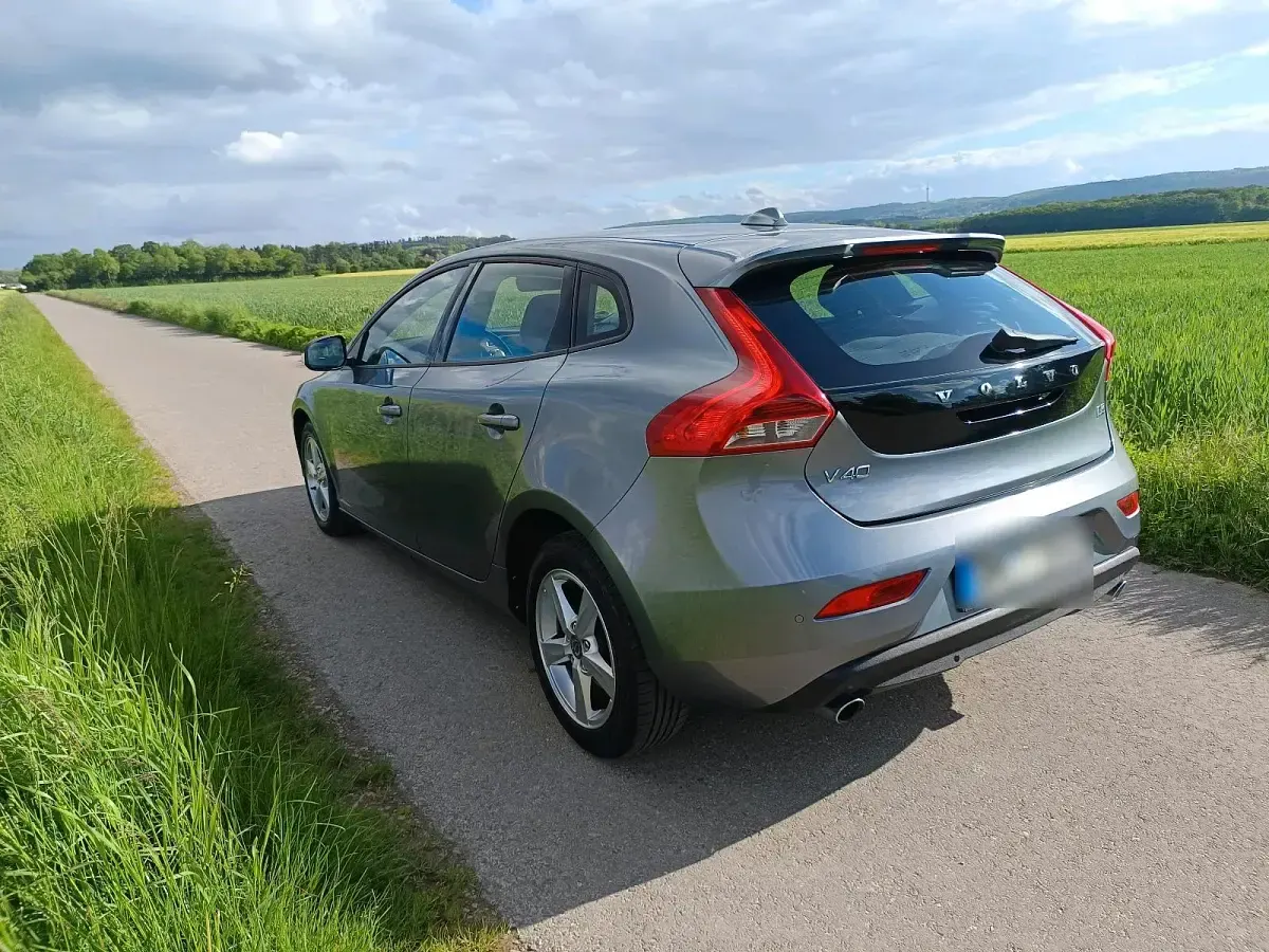 Gebraucht Volvo V40 150 PS (110 kW) 2015 Grau Limousine