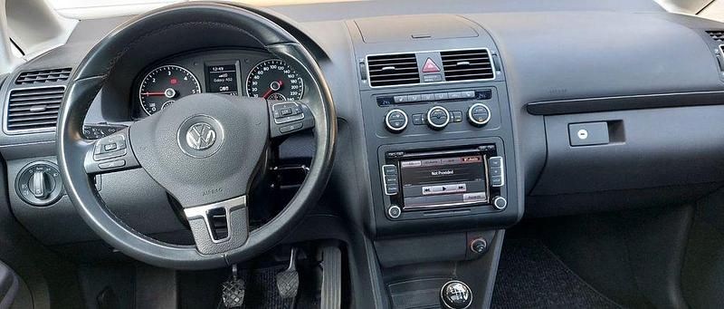 Gebraucht VW Touran 140 PS (102 kW) 2014 Schwarz Van / Kleinbus