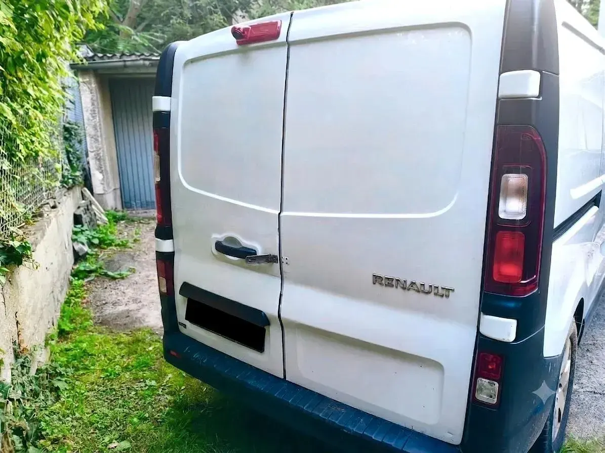 Gebraucht Renault Trafic 95 PS (69 kW) 2018 Weiß Van / Kleinbus