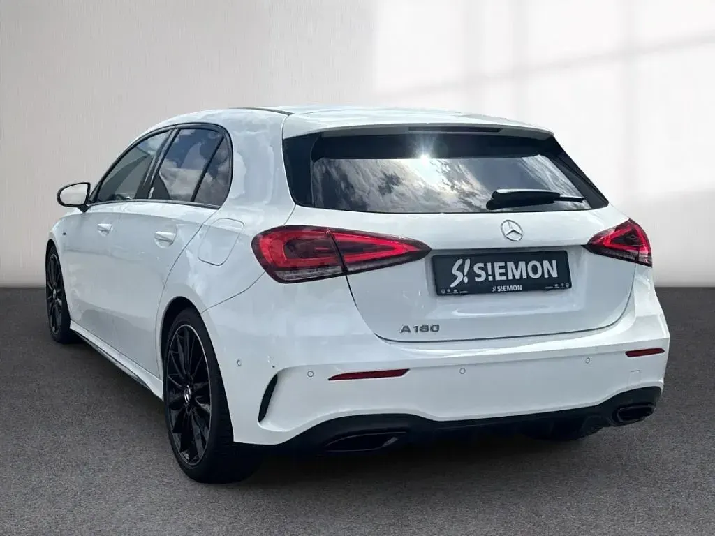 Gebraucht Mercedes A180 Edition 136 PS (100 kW) 2021 Unilack (weiss Limousine