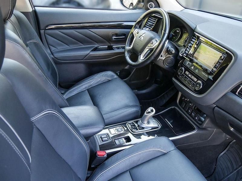 Gebraucht Mitsubishi Outlander P-HEV Top 203 PS (149 kW) 2018 Silber SUV