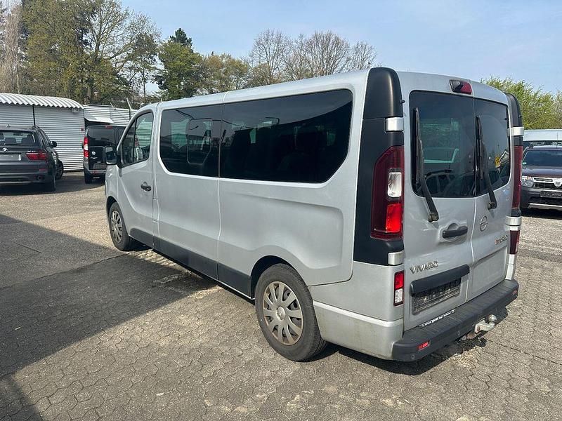 Gebraucht Opel Vivaro 145 PS (106 kW) 2017 Grau Van / Kleinbus