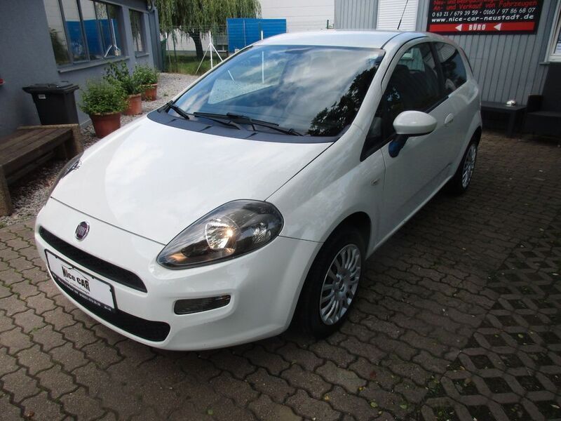 Weiß Gebraucht 2012 Fiat Punto More Kleinwagen | 3.999 € (Fairer Preis) - Bild 1/4