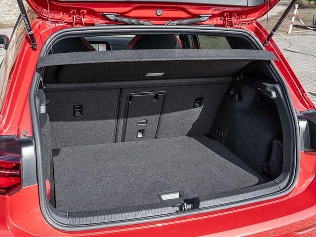 Gebraucht VW Golf VIII GTI 245 PS (180 kW) 2022 Kings red metallic (metallic) Limousine
