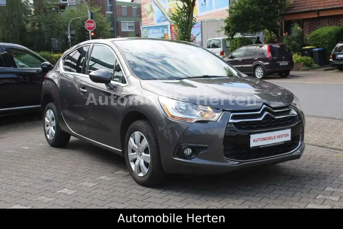 Gebraucht Citroën DS4 So Chic 120 PS (88 kW) 2015 Grau Kleinwagen