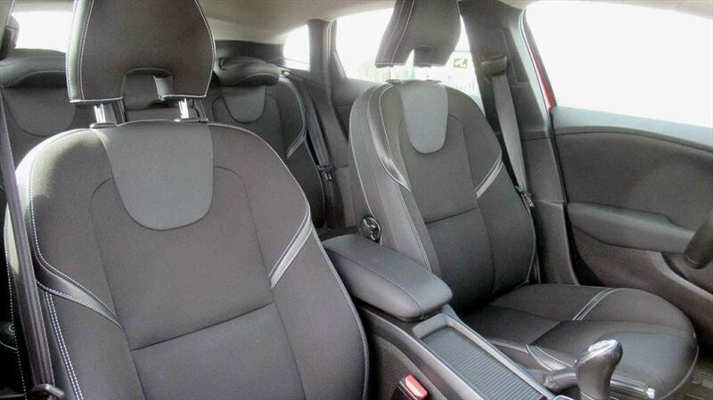 Gebraucht Volvo V40 114 PS (83 kW) 2013 Rot Kombi