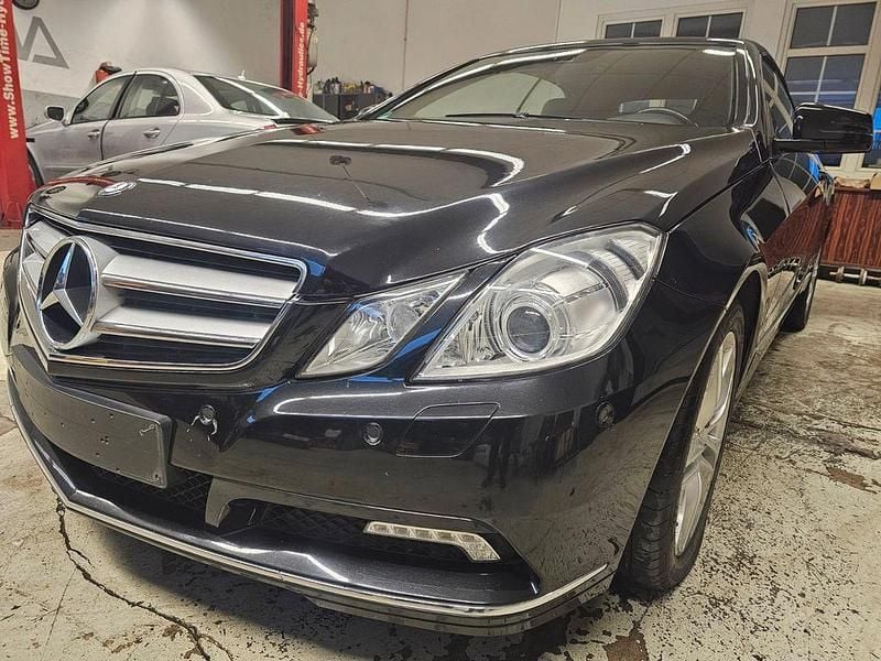Gebraucht Mercedes E250 204 PS (150 kW) 2010 Schwarz Cabrio