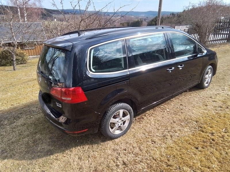 Gebraucht VW Sharan Trendline 140 PS (102 kW) 2015 Schwarz Van / Kleinbus