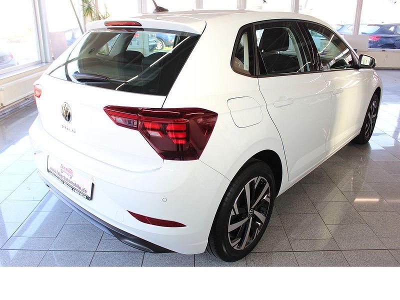 Gebraucht VW Polo Life 95 PS (69 kW) 2023 Weiß Kleinwagen