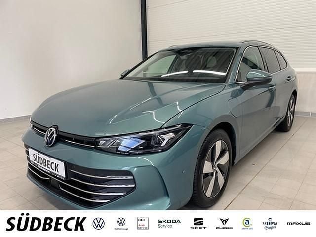 Maripositgrün metallic Gebraucht 2025 VW Passat Business Kombi | 42.980 € (Guter Preis) - Bild 1/4