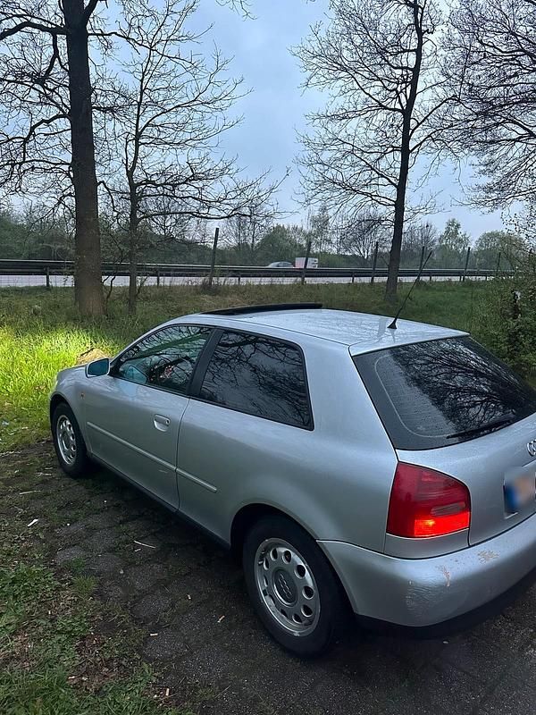 Usata Audi A3 103 CV (75 kW) 2000 Argento Utilitaria