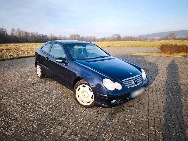 Gebraucht Mercedes C180 129 PS (94 kW) 2001 Blau Coupé