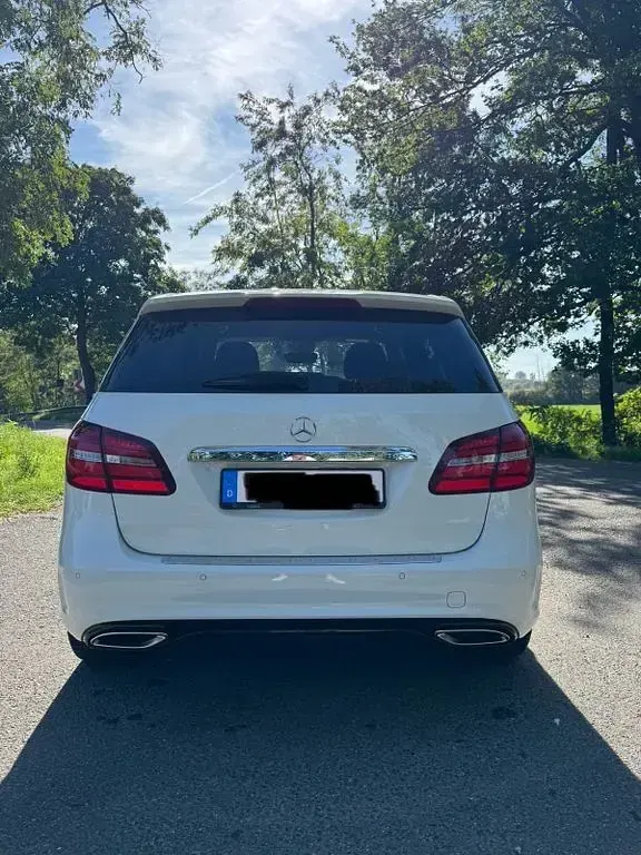 Gebraucht Mercedes B180 AMG line 122 PS (89 kW) 2017 Weiß Kleinwagen