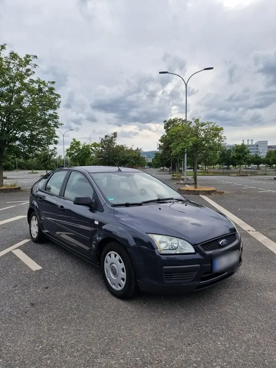 Usata Ford Focus 101 CV (74 kW) 2006 Blu Utilitaria