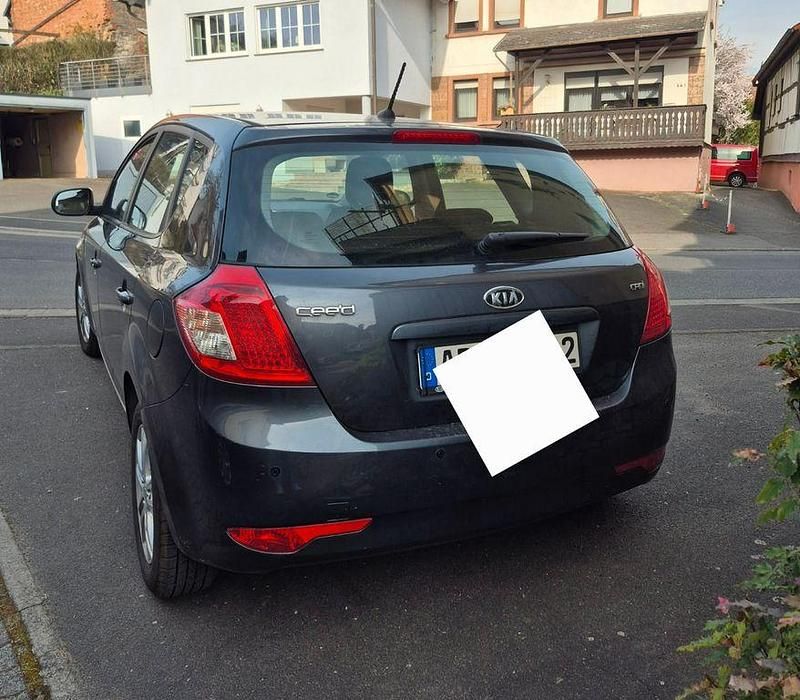 Gebraucht Kia Ceed 116 PS (85 kW) 2011 Grau Kleinwagen