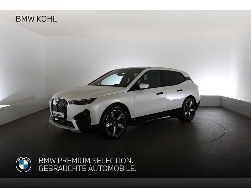 Weiss Gebraucht 2022 BMW iX Sport Line SUV | 46.460 € (Fairer Preis) - Bild 1/4