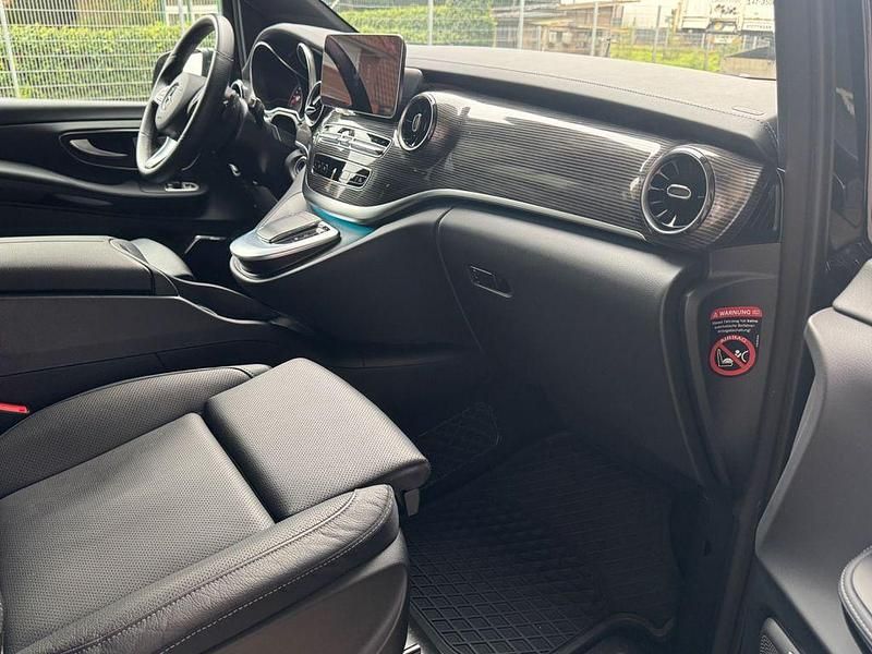 Gebraucht Mercedes V300 Avantgarde 237 PS (174 kW) 2024 Schwarz Van / Kleinbus