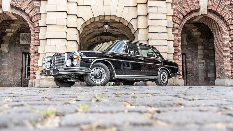 Gebraucht Mercedes 300 250 PS (183 kW) 1969 Schwarz Limousine