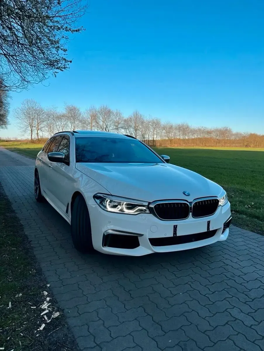 Gebraucht BMW 550 400 PS (294 kW) 2018 Weiß Kombi