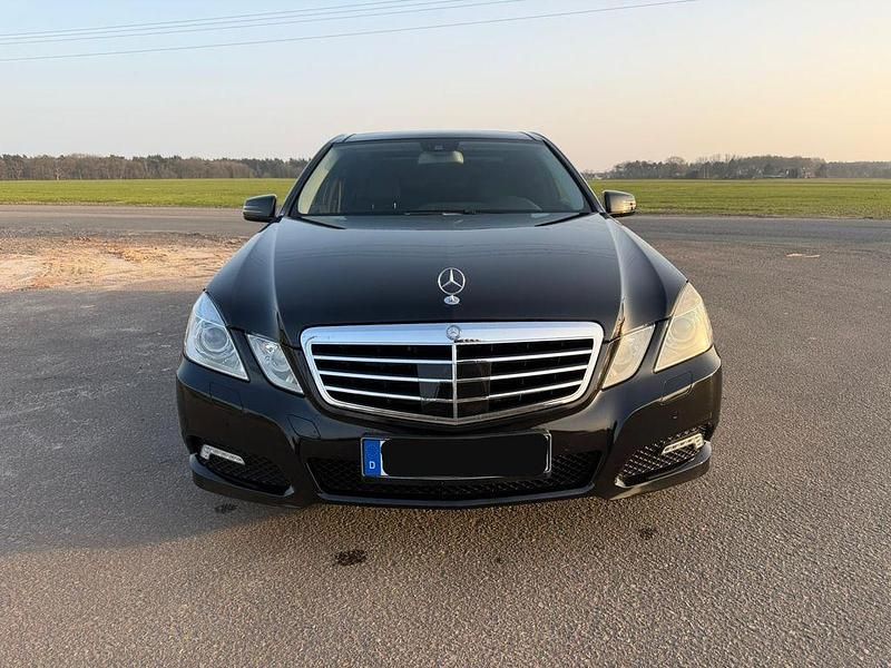 Gebraucht Mercedes E350 Avantgarde 231 PS (169 kW) 2009 Schwarz Limousine