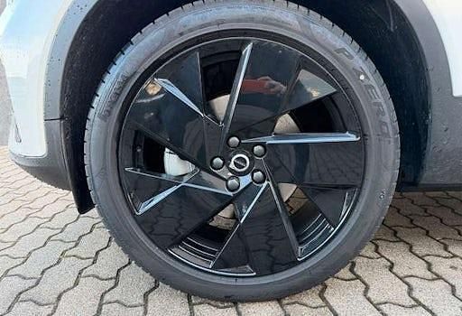 Gebraucht Volvo XC40 Plus 197 PS (144 kW) 2025 Crystal weiß perleffekt SUV