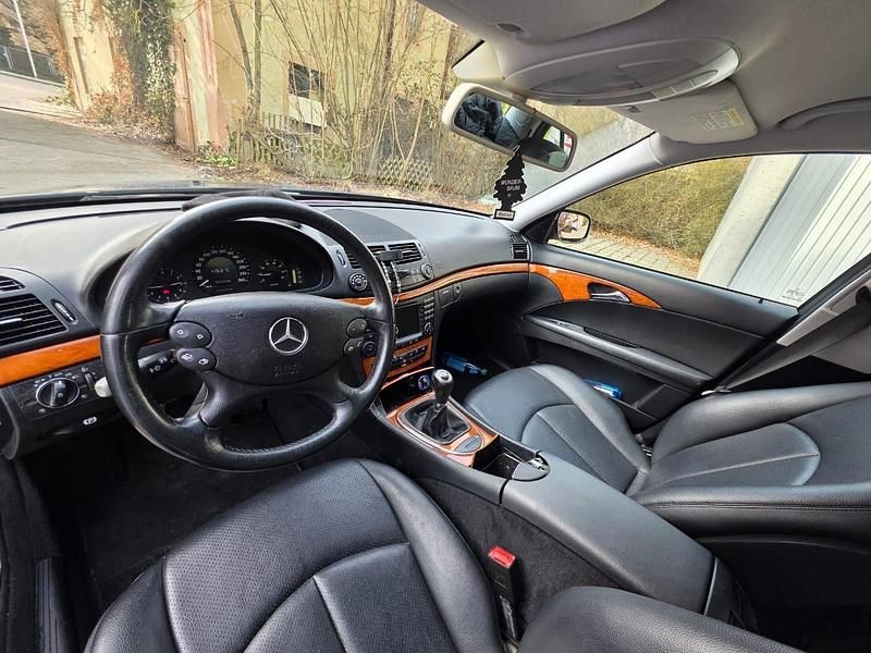 Usata Mercedes E200 184 CV (135 kW) 2006 Nero Berlina