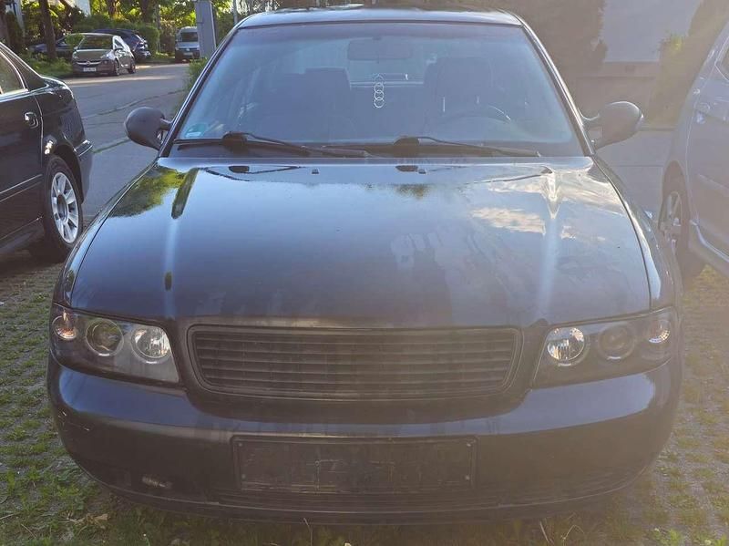 Schwarz Gebraucht 1996 Audi A4 Limousine | 500 € (Guter Preis) - Bild 1/4