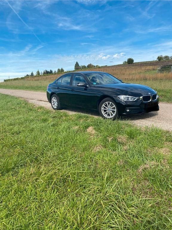 Schwarz Gebraucht 2018 BMW 318 Advantage Limousine | 17.200 € (Superpreis) - Bild 1/4