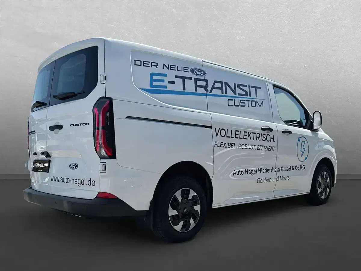 Usata Ford E-Transit 160 kW (218 CV) 2024 Bianco Furgone