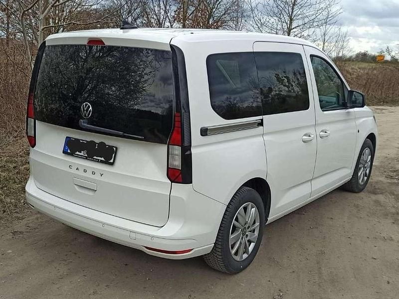 Gebraucht VW Caddy 102 PS (75 kW) 2022 Weiß Van / Kleinbus