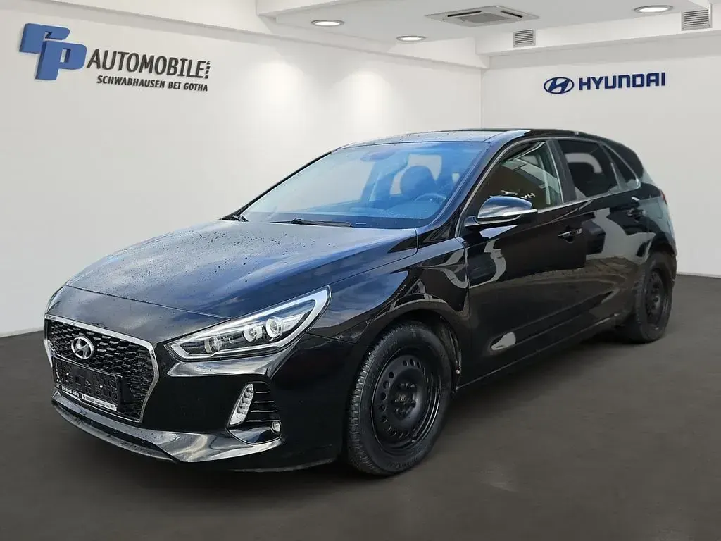 Gebraucht Hyundai i30 Intro Edition 120 PS (88 kW) 2017 Limousine