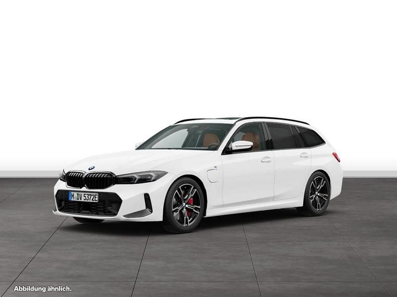 Weiß Gebraucht 2024 BMW 330e Kombi | 56.232 € - Bild 1/3