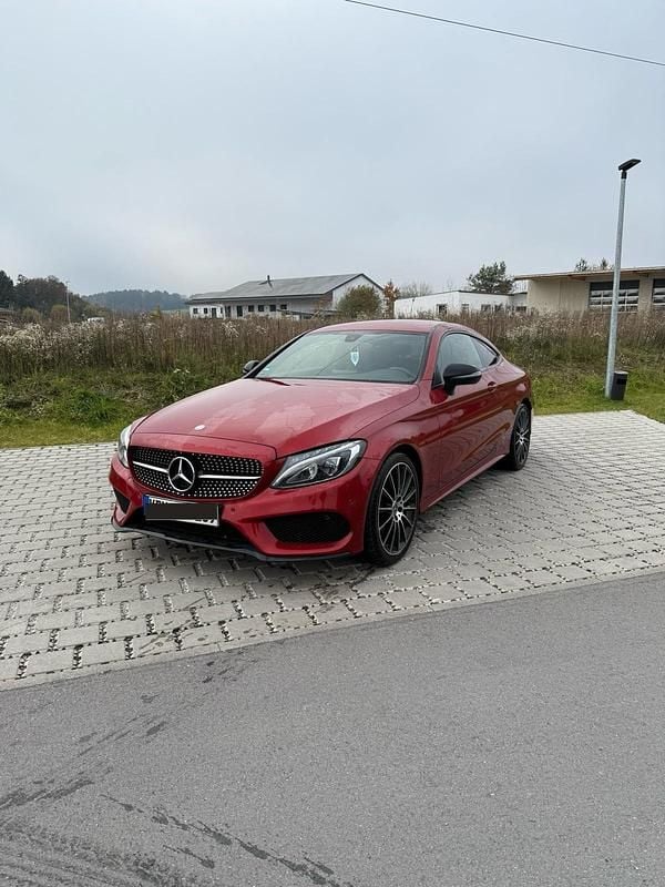 Rot Gebraucht 2016 Mercedes C180 AMG line Coupé | 19.750 € (Fairer Preis) - Bild 1/4