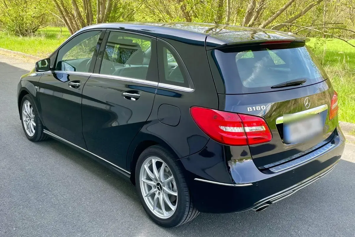 Second-hand Mercedes B180 122 CP (89 kW) 2012 Negru Monovolum