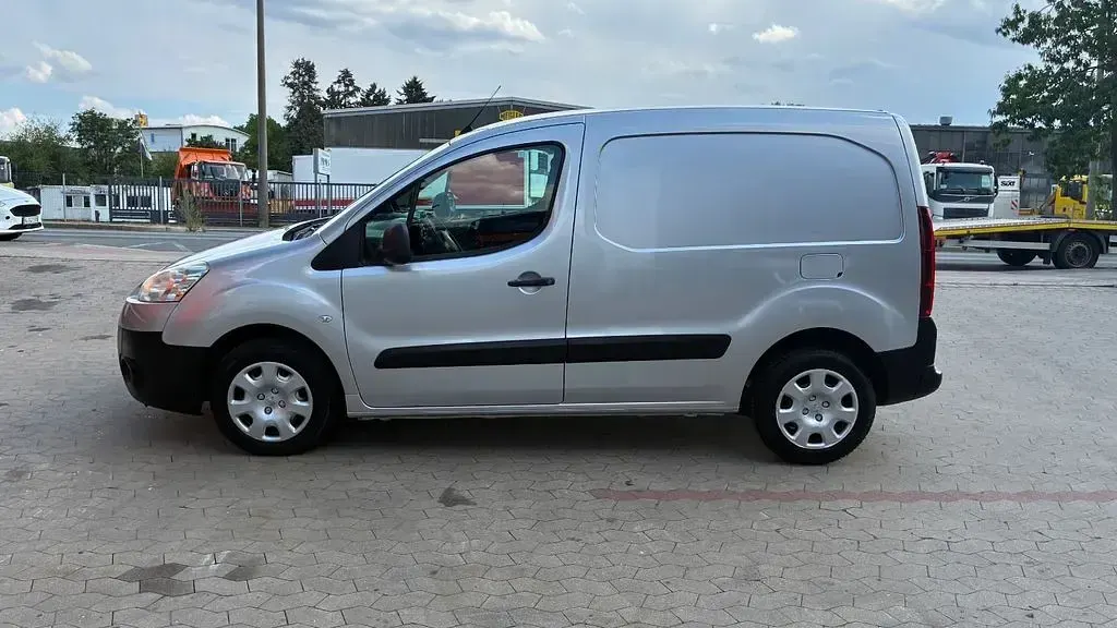 Gebraucht Peugeot Partner 90 PS (66 kW) 2015 Silber Van / Kleinbus