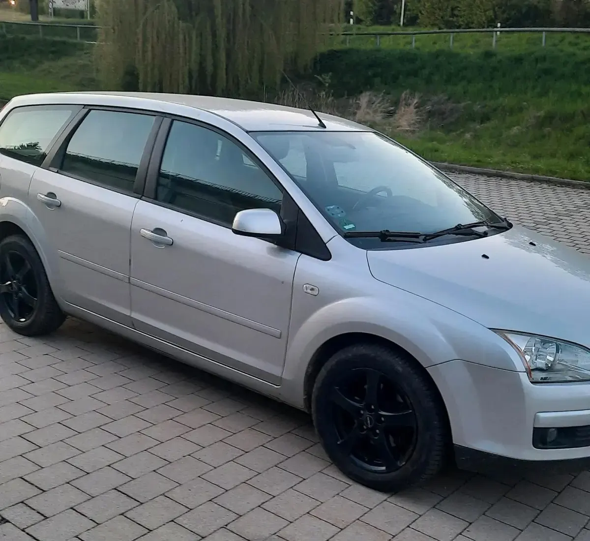 Gebraucht Ford Focus 105 PS (77 kW) 2007 Grau Kombi