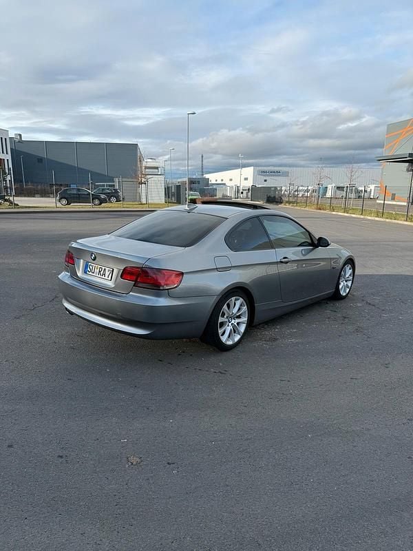 Gebraucht BMW 330 231 PS (169 kW) 2008 Grau Coupé