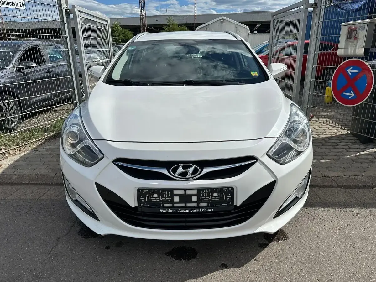 Gebraucht Hyundai i40 Edition 136 PS (100 kW) 2015 Weiß Kombi