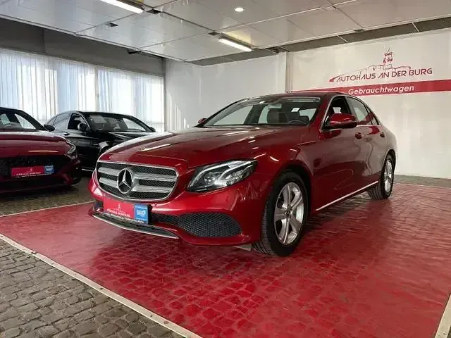 Gebraucht Mercedes E220 194 PS (142 kW) 2017 Rot Limousine