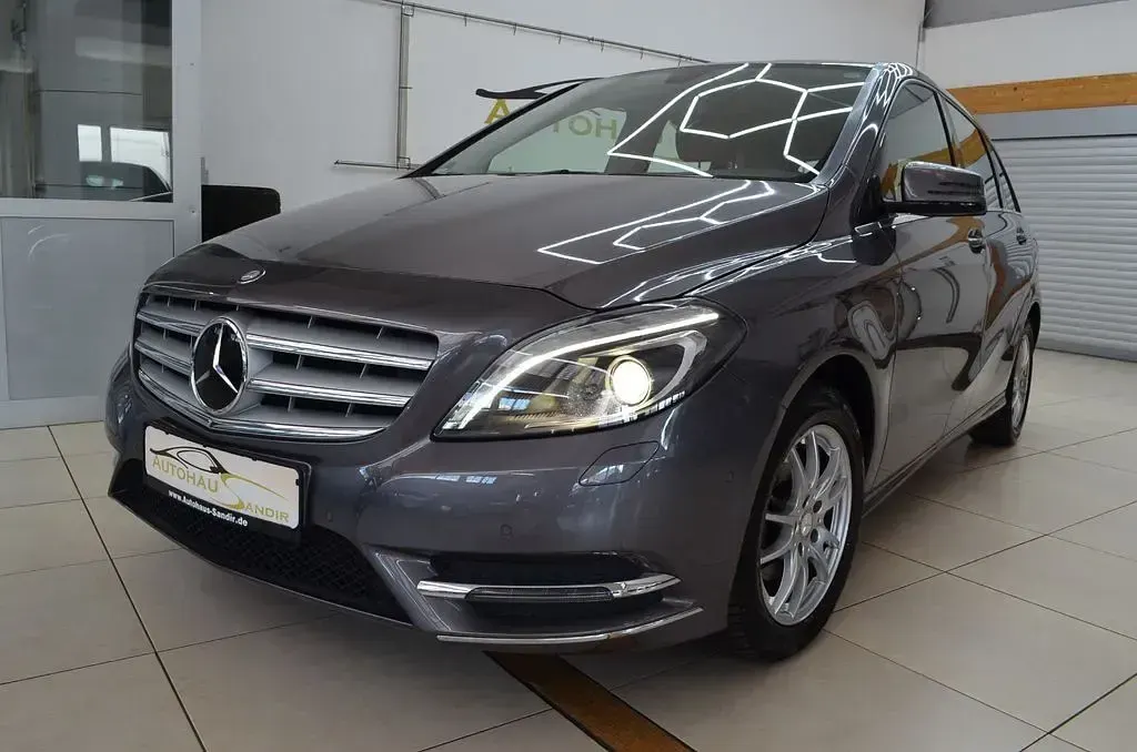 Gebraucht Mercedes B180 122 PS (89 kW) 2013 Grau Kleinwagen