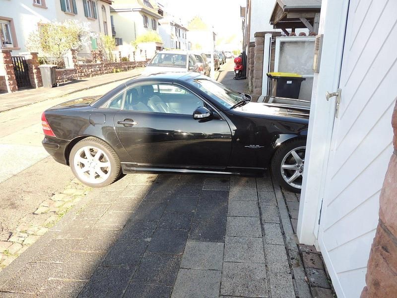 Gebraucht Mercedes SLK200 120 PS (88 kW) 2001 Schwarz Cabrio