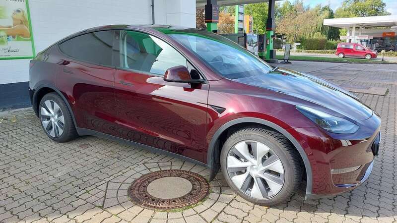 Rot Gebraucht 2023 Tesla Model Y Long Range AWD SUV | 39.000 € (Fairer Preis) - Bild 1/4