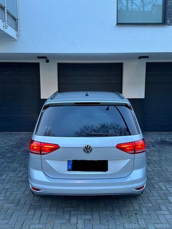 Gebraucht VW Touran Comfortline 150 PS (110 kW) 2018 Silber Van / Kleinbus