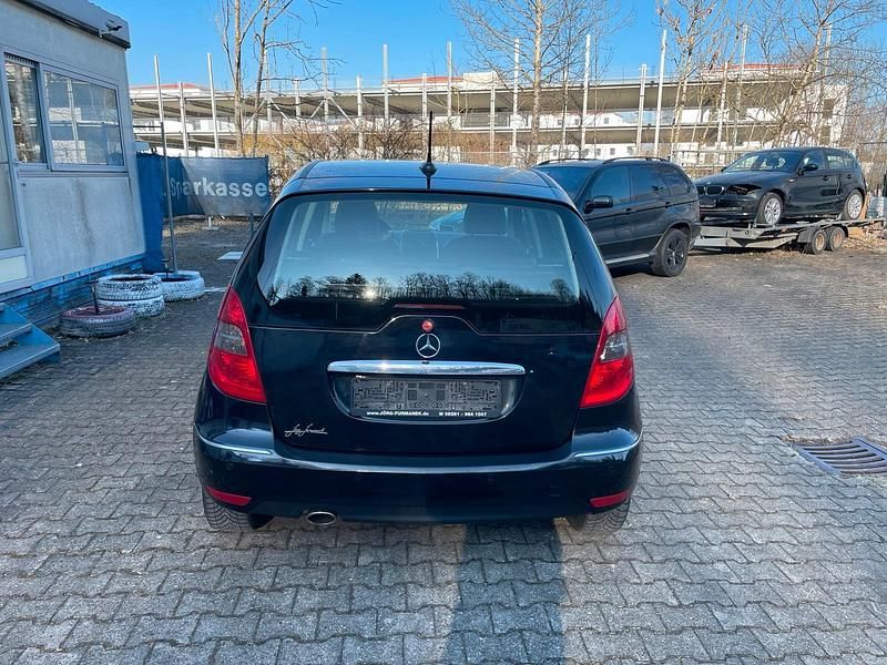 Gebraucht Mercedes A160 95 PS (69 kW) 2011 Schwarz Limousine