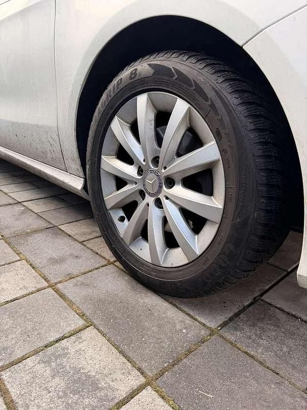 Gebraucht Mercedes A180 160 PS (117 kW) 2013 Weiß Kleinwagen