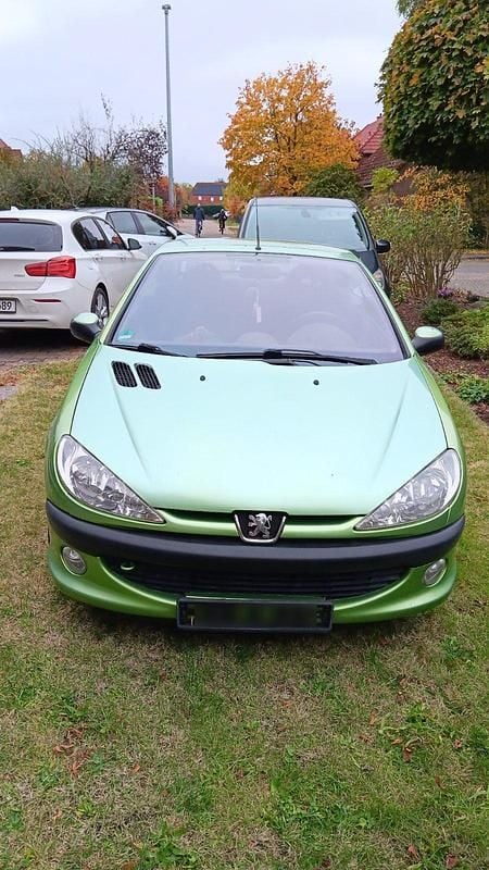 Grün Gebraucht 2003 Peugeot 206 CC Cabrio | 900 € (Superpreis) - Bild 1/4