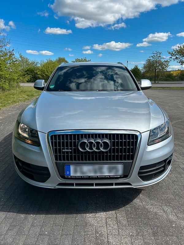 Silber Gebraucht 2009 Audi Q5 S-Line SUV | 11.250 € (Etwas zu teuer) - Bild 1/4