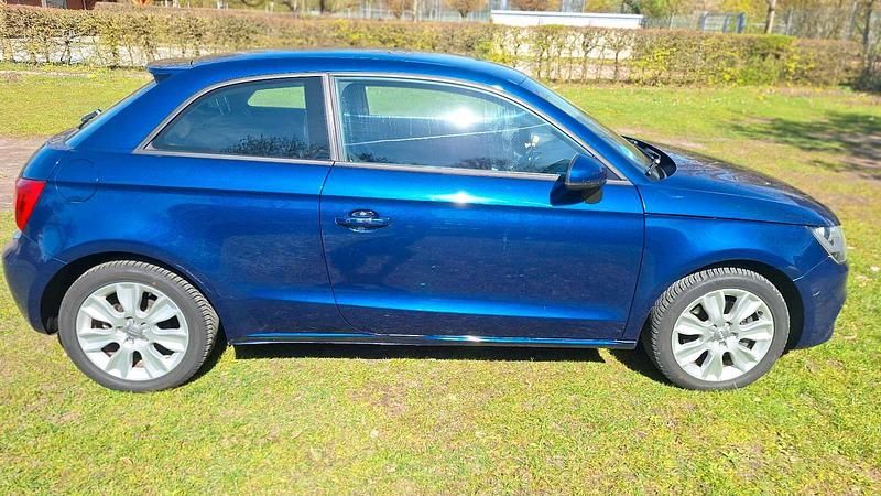 Gebraucht Audi A1 Ambition 122 PS (89 kW) 2014 Blau Kleinwagen
